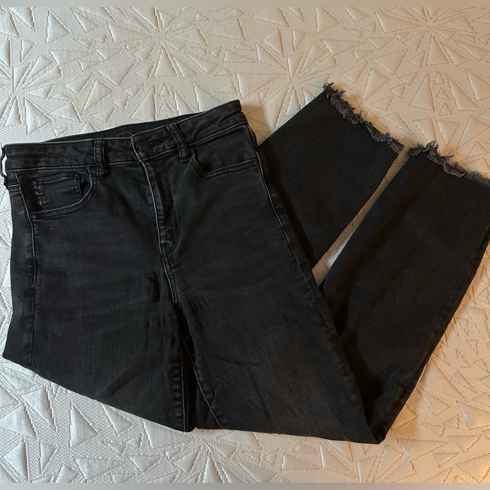 American eagle size 6 -short Next level stretch black jeans